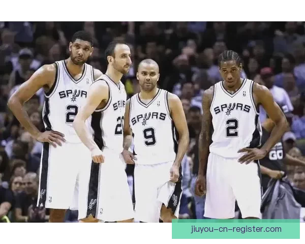 全队起立为卡斯尔庆祝三双创四项纪录 比肩邓肯19年 文班称其本就优秀